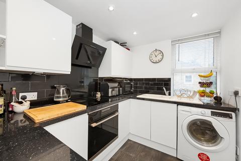 Flat 3, 19 Bromley Common, Bromley, BR2 9LS