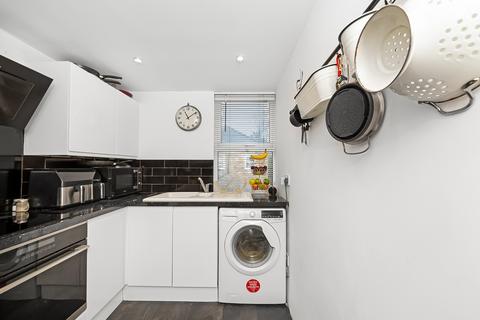 Flat 3, 19 Bromley Common, Bromley, BR2 9LS