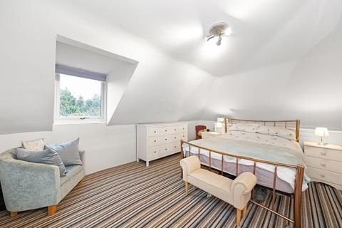 Flat 3, 19 Bromley Common, Bromley, BR2 9LS