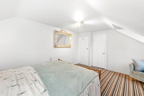 Flat 3, 19 Bromley Common, Bromley, BR2 9LS