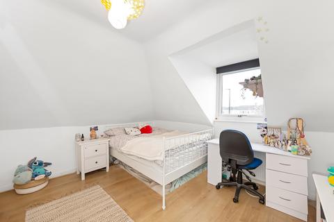 Flat 3, 19 Bromley Common, Bromley, BR2 9LS
