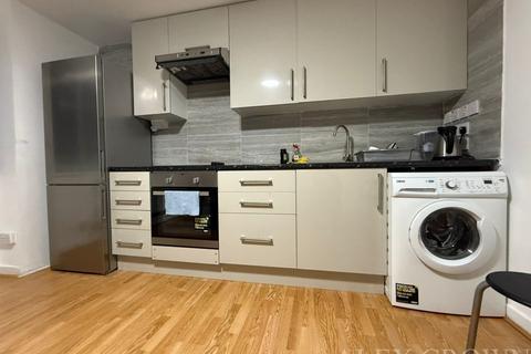 2 bedroom flat to rent, Pollard Close, Holloway