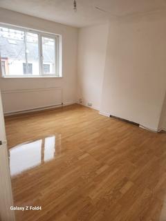 1 bedroom flat to rent, Penrhiwciber Road, Mountain Ash