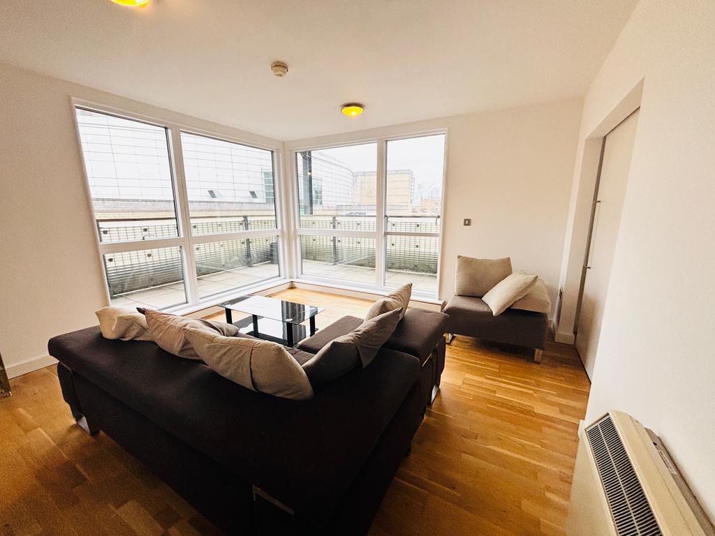 Gorgeous 2 bedroom city centre apartment with lar