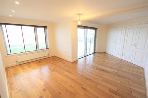 3 bedroom apartment to rent, Dane Road, Newquay TR7