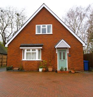 2 bedroom chalet to rent, Singleton Court, Great Cornard CO10