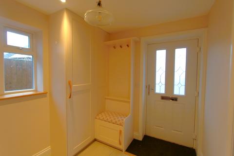 2 bedroom chalet to rent, Singleton Court, Great Cornard CO10