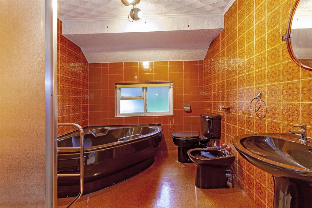 Main Bathroom