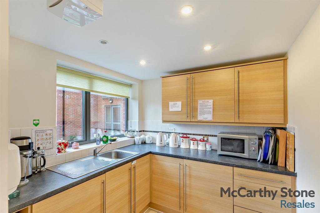 Homeowners Lounge Kitchen