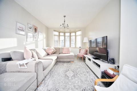 3 bedroom semi-detached house for sale, Willow Way, Luton, LU3