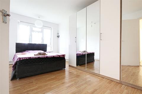 3 bedroom flat to rent, Culloden Road, Enfield, EN2