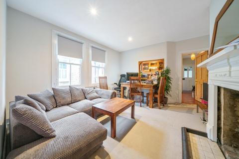 2 bedroom maisonette to rent, Trouville Road Clapham SW4