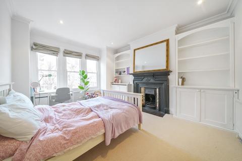 2 bedroom maisonette to rent, Trouville Road Clapham SW4