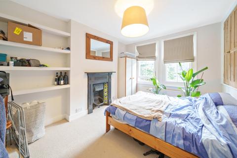 2 bedroom maisonette to rent, Trouville Road Clapham SW4