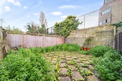 2 bedroom maisonette to rent, Trouville Road Clapham SW4