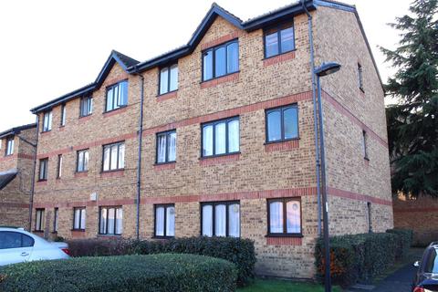 1 bedroom flat to rent, Celadon Close, Enfield, Middlesex, EN3