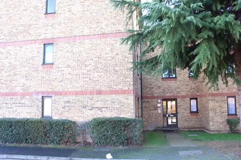 1 bedroom flat to rent, Celadon Close, Enfield, Middlesex, EN3