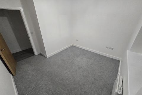 2 bedroom flat to rent, The Gateway, Smith Street, Heywood