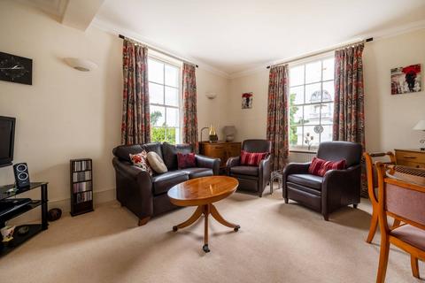 2 bedroom flat for sale, High Road, Byfleet, West Byfleet, KT14