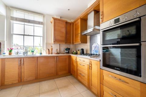 2 bedroom flat for sale, High Road, Byfleet, West Byfleet, KT14