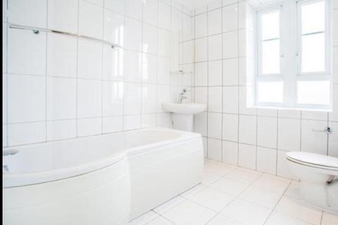 2 bedroom flat for sale, White City Estate, London W12