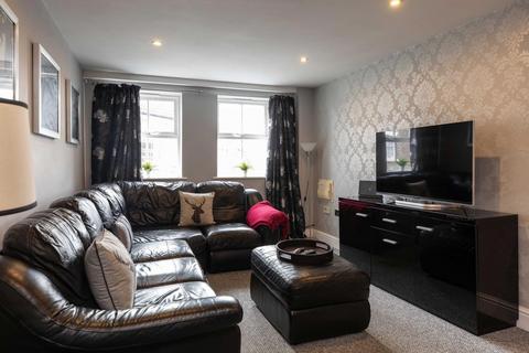 2 bedroom flat for sale, Market Place, Thirsk, North Yorkshire, YO7