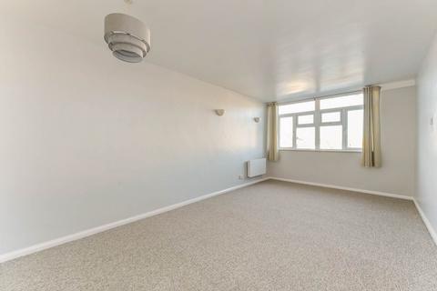 2 bedroom flat to rent, New Parade, East Wittering