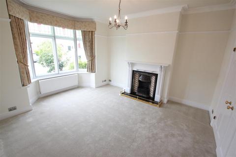 4 bedroom semi-detached house to rent, Carver Road, Hale WA15