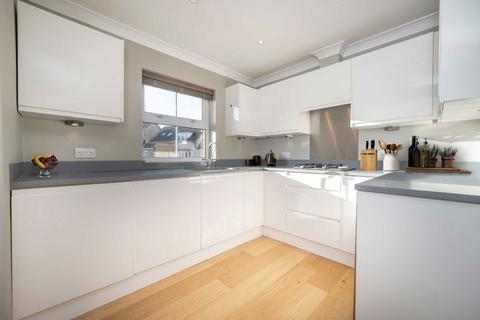 2 bedroom flat for sale, Osier Mews, London W4