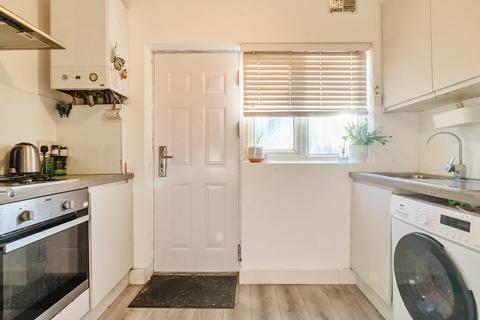 3 bedroom flat for sale, Forest Road, London E17