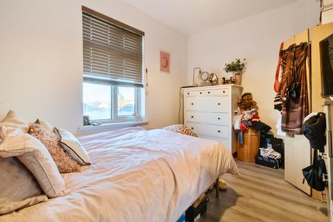 3 bedroom flat for sale, Forest Road, London E17