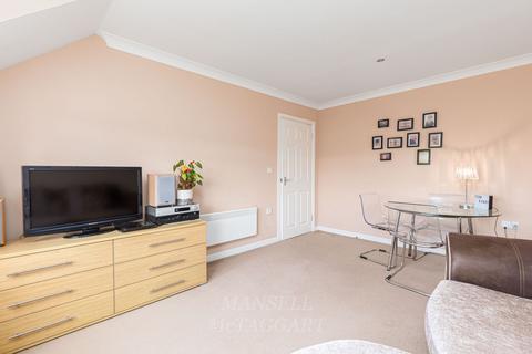 2 bedroom flat for sale, Tower Close, East Grinstead RH19