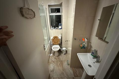 1 bedroom flat to rent, Valley Fields Crescent, Enfield EN2