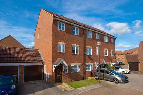 4 bedroom townhouse to rent, Brantwood Close, Westcroft