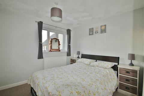 18 Donnington Close, Witney, OX28 5FR