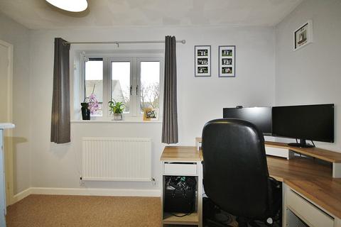 18 Donnington Close, Witney, OX28 5FR