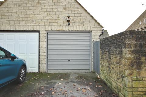 18 Donnington Close, Witney, OX28 5FR