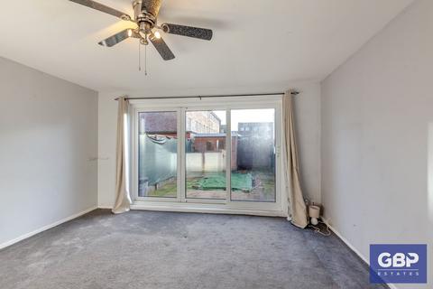 88 Hitchin Close, Romford, RM3 7EQ