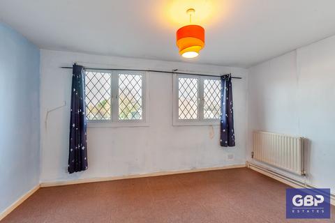 88 Hitchin Close, Romford, RM3 7EQ