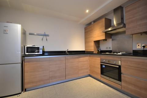 2 bedroom flat to rent, Tweedy Road Bromley BR1