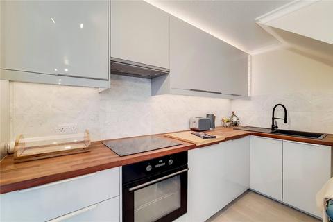 3 bedroom semi-detached house to rent, Surrey Lane, Battersea Square SW11