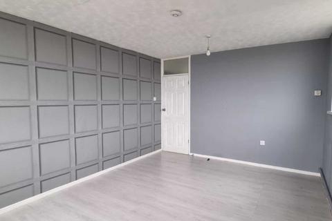 2 bedroom flat to rent, Baird Avenue, Southall UB1