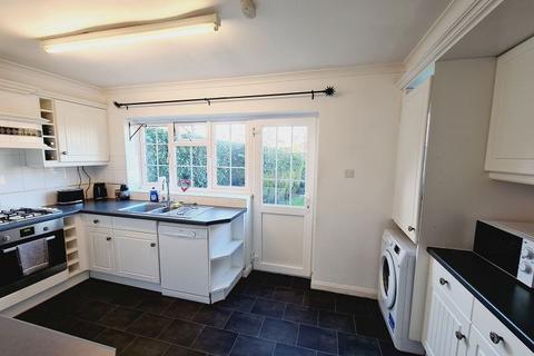 4 Crabtree Lane, Great Bookham, Leatherhead, KT23 4PF