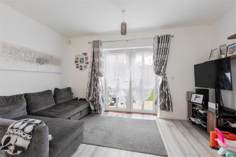 2 bedroom terraced house for sale, Oakcroft Road, Britwell