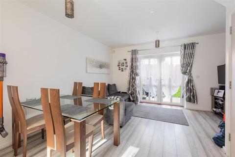 2 bedroom terraced house for sale, Oakcroft Road, Britwell