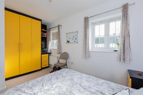 7 Oakcroft, Slough, SL2 2FD
