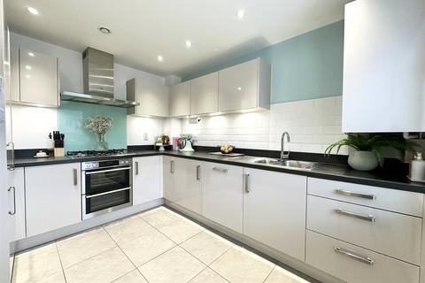 12 Pearmain Close, Greenhithe, DA9 9WX