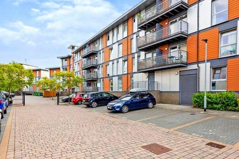 2 bedroom flat to rent, Commonwealth Drive, Crawley, West Sussex. RH10 1AU