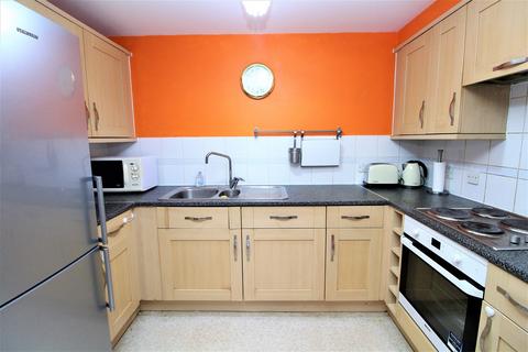 2 bedroom flat to rent, Commonwealth Drive, Crawley, West Sussex. RH10 1AU