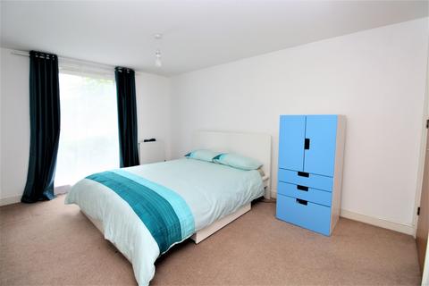 2 bedroom flat to rent, Commonwealth Drive, Crawley, West Sussex. RH10 1AU